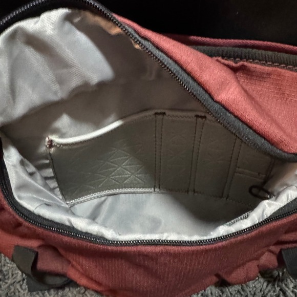 KEEN Messenger Bag Commuter Shoulder Travel Laptop Tablet Satchel‎ Red